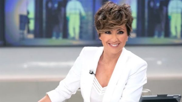 Sonsoles se integra ya en su horario habitual para contar la actualidad. (Foto: Telecinco)