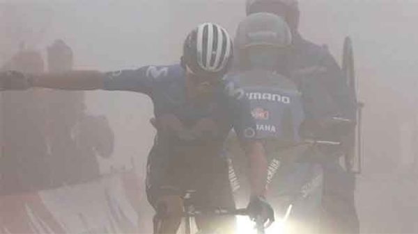El Gamoniteiru tiene en Superman López a su primer héroe en La Vuelta.. (Foto: @LaVuelta)
