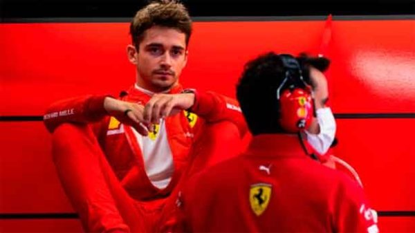 Carlos Sainz se repuso de un fuerte accidente en los libres. (Foto: @ScuderiaFerrari)
