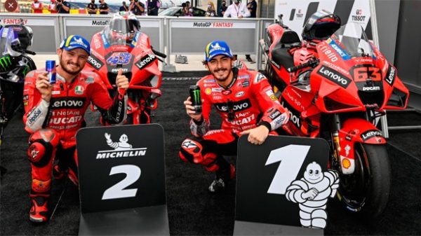 Francesco Bagnaia y Jack Miller encabezan la salida de MotoGP. (Foto: @AragonMotorLand)
