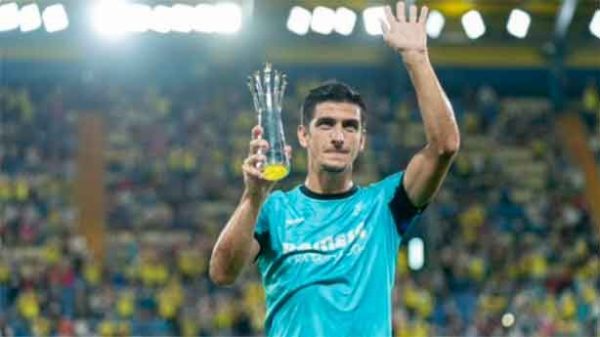 Gerard Moreno recibió el premio al Jugador de la Temporada de la Europa League 20-21. (Foto: @VillarrealCF)