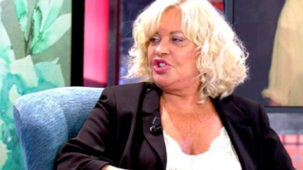 A Bárbara Rey no le hizo gracia que se le preguntara por el rey emérito. (Foto: Telecinco)