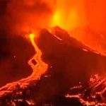 Imagen impresionante del avance de la lava en La Palma.