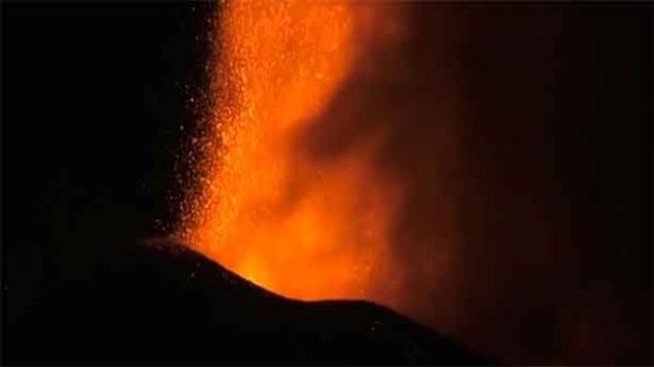 La lava se acerca al mar y el contacto con el agua elevará el riesgo de gases tóxicos. (Foto: Euronews)