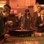 Ana se adentrará en el casino para averiguar qué le pasó a su hermano. (Foto: RTVE)
