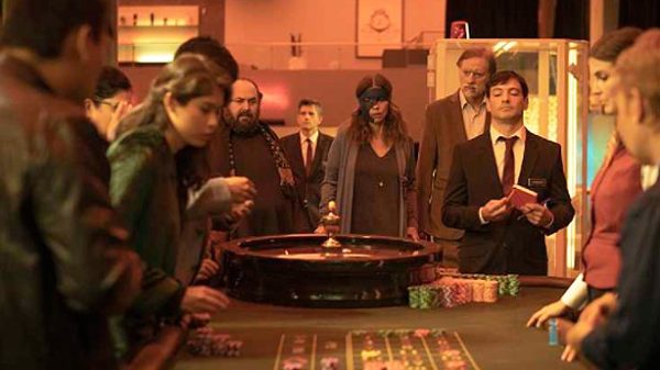 Ana se adentrará en el casino para averiguar qué le pasó a su hermano. (Foto: RTVE)