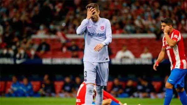 Desolación de Piqué tras el gol de Luiz Suárez. (Foto: Movistar)