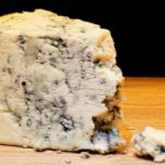 El roquefort da muchísimo sabor a los platos y combina con fruta o lechuga. (Foto: Pixabay)
