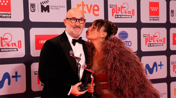 Javier Cámara y Candela  (Foto: Premios Platino)