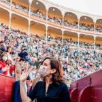 Un aplauso cerrado a Isabel Díaz Ayuso en la Comunidad de Madrid. (Foto: @IsabelDíazAyuso)