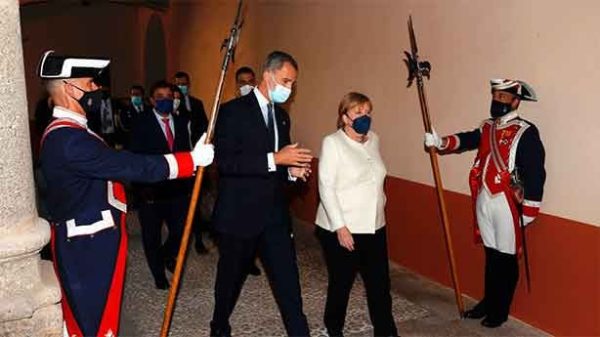 Máximos honores para Angela Merkel en el Monasterio de Yuste. (Foto: @CasaReal)