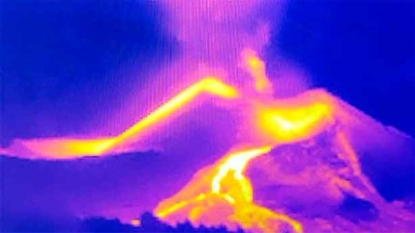 Imagen termográfica que muestra la anomalía generada por la nueva boca eruptiva. (Imagen: INVOLCA)