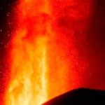 El volcán de Cumbre Vieja mantiene toda su fuerza en medio de una cadena de terremotos en la isla. (Foto: Antena 3)