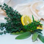 Cocinar con hierbas es una buena forma de usar menos sal. (Foto: Pixabay)