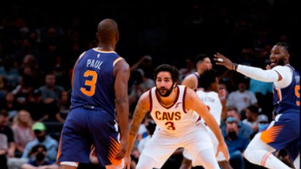 Ricky Rubio no brilló en su regreso a Phoenix. (Foto: @Cavs)