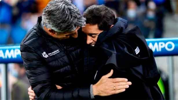 Muestras de cariño entre Alguacil y Marcelino en el derbi vasco. (Foto: @LaLiga)