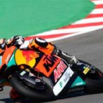 Gardner supera a Raúl Fernández y acaricia el título de Moto2. (Foto: