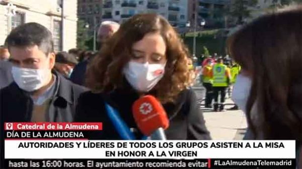 Isabel Díaz Ayuso a la llegada a la Catedral de Madrid. (Foto: Telemadrid)