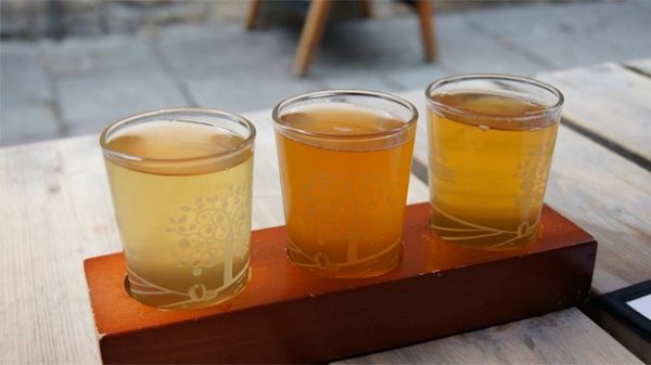 Esa rica sidra que invita a tomar un culín antes de cocinar. (Foto: RomanSvozilek/Pixabay)