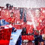 Un vestuario bañado en cana en nueva noche de éxito