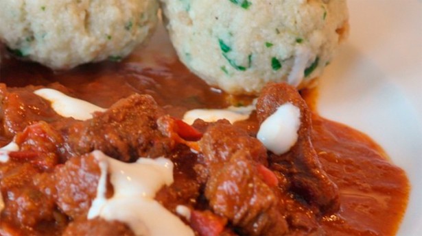 Al gulash le pegan mucho las bolas de patata. (Foto: RitaE/Pixabay)