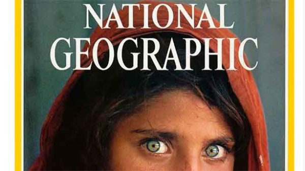 Sharbat Gula -la imagen aptada por el fotógrafo estadounidense Steve McCurry
