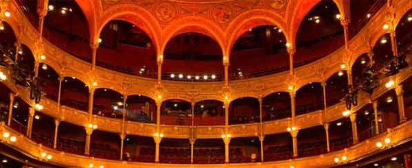 Una ceremonia organizada por la revista France Football en el teatro Chtelet de París. (Foto: