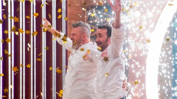De enemigos íntimos a amigo ganadores y compartiendo el premio: Juanma y Miki. (Foto: RTVE)