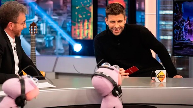 Piqué no puso pegas a ninguna pregunta ni de Motos ni de las hormigas. (Foto: Antena 3)