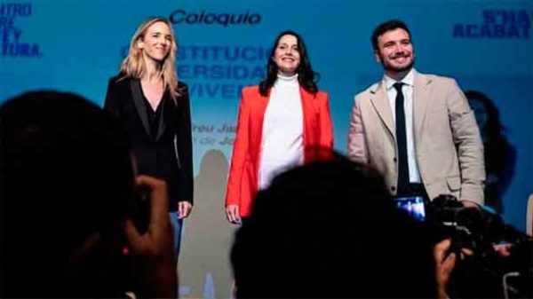 La llamada de Inés Arrimadas y Cayetana Álvarez de Toledo. (Foto: @InésArrimadas)