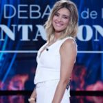 Sandra Barneda conduce el cuarto Debate de las Tentaciones. (Foto: Telecinco)