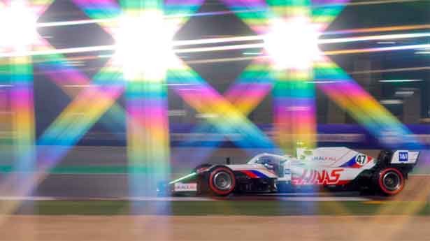 Accidente de Mick Schumacher y bandera roka. (Foto: