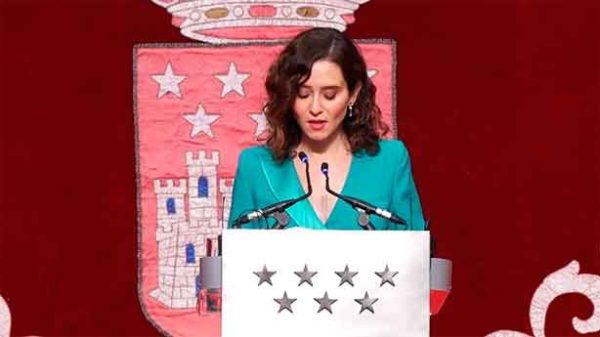 Isabel Díaz Ayuso en su discurso en defensa de la Constitución. (Foto: @CdeM)