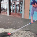 No hay manos para tanto trabajo como el que se acumula en la zona afectada. (