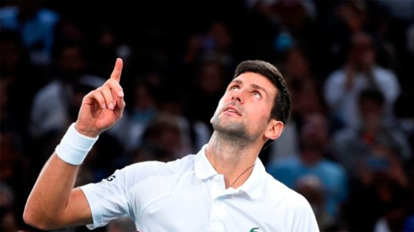 Si Nole quiere jugar en Melbourne