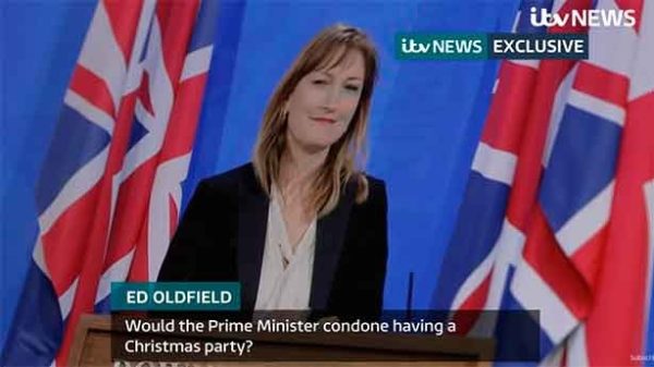 Dimite entre lágrimas la asesora de Johnson que protagonizó el polémico vídeo de la fiesta en Downing Street