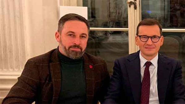 Abascal en Varsovia junto al primer ministro polaco