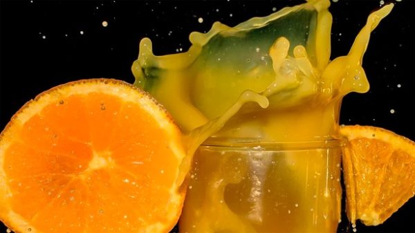 Zumo de naranja para una salsa riquísima. (Foto: Pixabay)