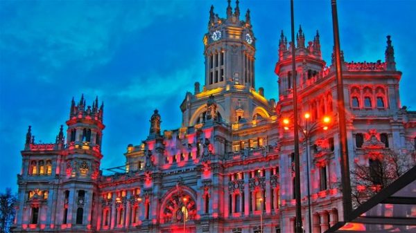 El Ayuntamiento manda una felicitación mágica a los madrileños y visitantes. (Foto: Pixabay)