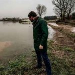 Pablo Casado en su visita a la crecida del Ebro. (Foto: @PP/PCB)