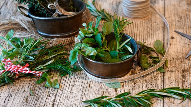 Las hierbas aromáticas son fundamentales en este plato. (Foto: Pixabay)