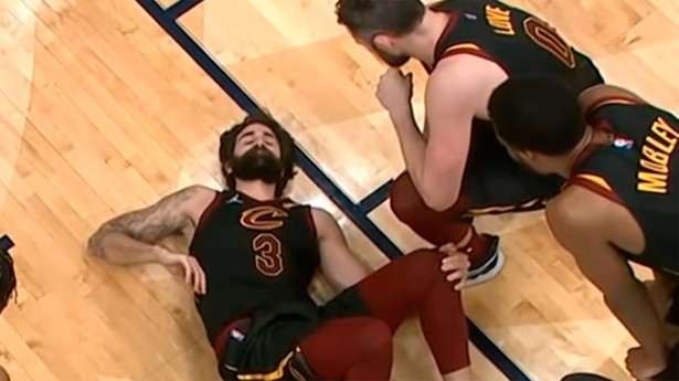 Ricky sufre la misma lesión en la misma rodilla que en (Foto: captura YT)
