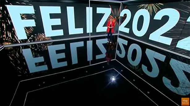 Blanca Portillo da vida al 2021 en un reportaje especial del Telediario. (Foto: RTVE)