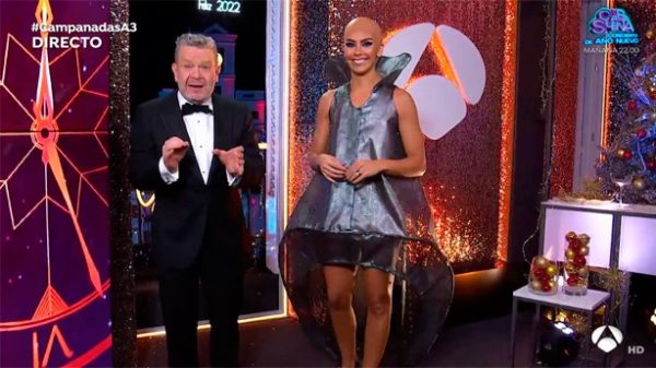 Pedroche y Chicote dieron el campanazo en la Puerta del Sol. (Foto: Antena 3)