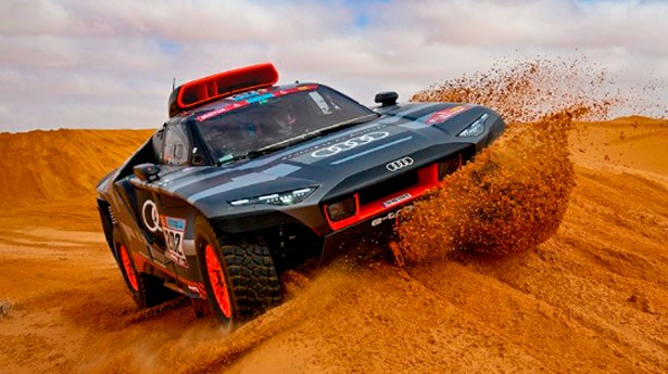 Sainz logra el primer triunfo de etapa para Audi en el Dakar. (Foto: @audisport)
