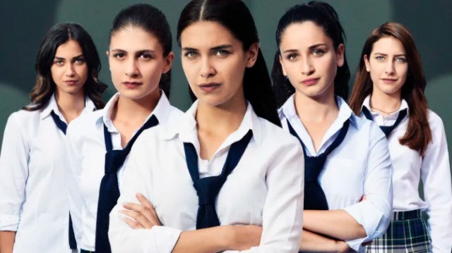 La lucha por la supervivencia de un grupo de adolescentes de un orfanato. (Foto: Mediaset)