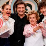 Almudena se llevó el maletín de MasterChef Abuelos 2. (Foto: RTVE)