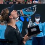 Tercer trofeo para Paula Badosa antes de viajar a Melbourne. (Foto: @WTA)