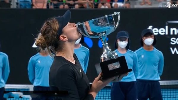 Tercer trofeo para Paula Badosa antes de viajar a Melbourne. (Foto: @WTA)