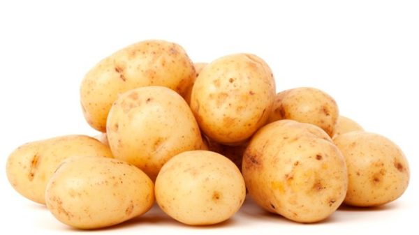 Las patatas tienen que estar muy limpias porque se van a comer sin pelar. (foto: Pixabay)